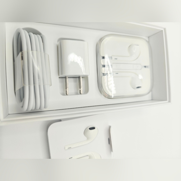 Apple iPhone 6s 32 GB Empty Box, With A Charger A Cable & Headphones NO Phone - Picture 4 of 8